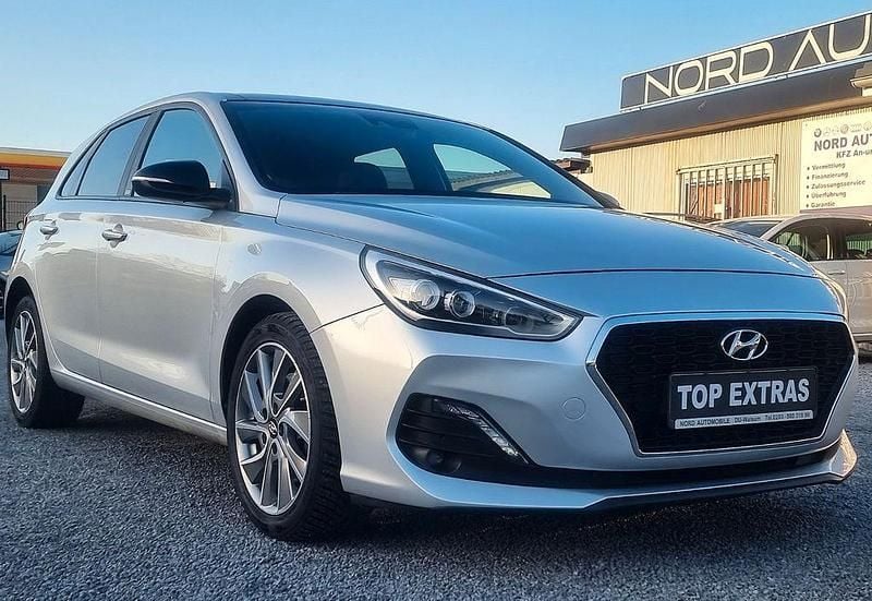 Gebraucht Hyundai i30 Passion Plus 140 PS (102 kW) 2018 Silber Limousine