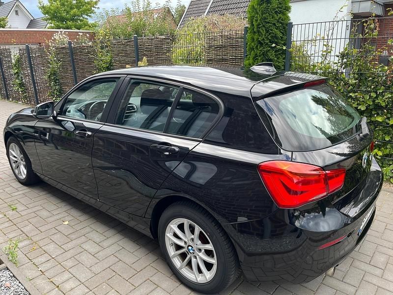 Schwarz Gebraucht 2016 BMW 116 Kleinwagen | 10.300 € - Bild 1/4