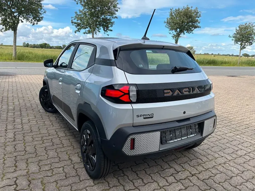 Neu Dacia Spring Extreme 75 kW (102 PS) 2026 Silber Kleinwagen