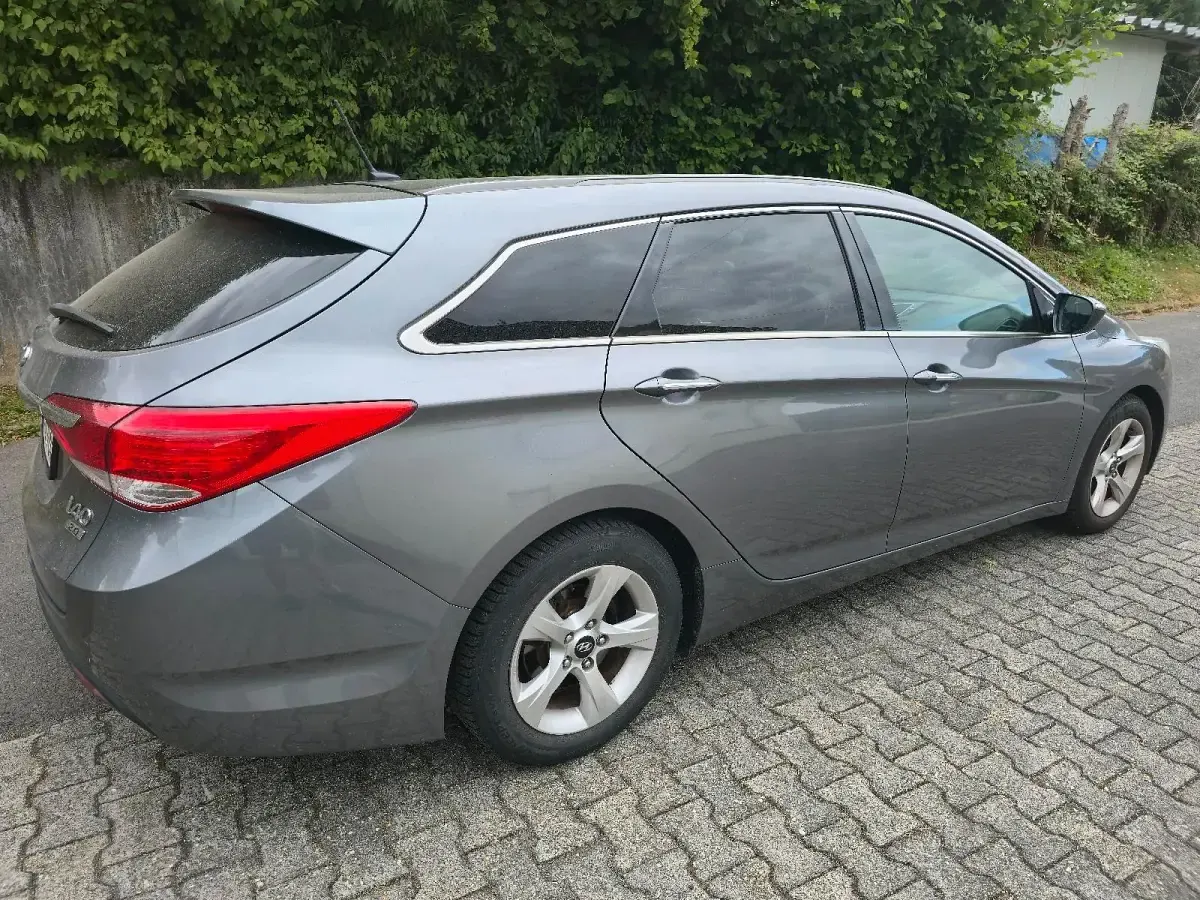 Gebraucht Hyundai i40 177 PS (130 kW) 2011 Andere farben Kombi