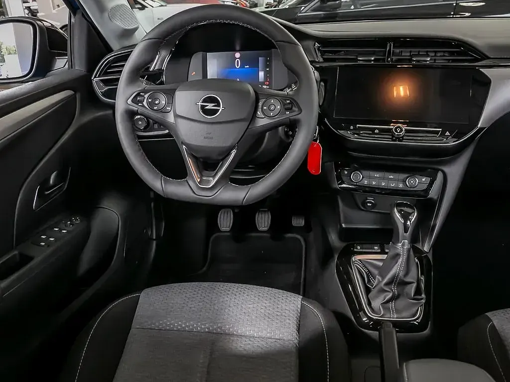 Używany Opel Corsa Basis 75 KM (55 kW) 2024 Niebieski Hatchback