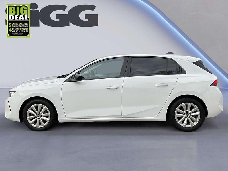 Gebraucht Opel Astra Enjoy 131 PS (96 kW) 2023 Jadeweiß Limousine
