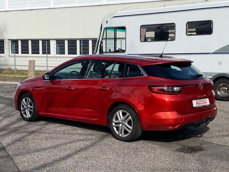 Gebraucht Renault Mégane IV Business 132 PS (97 kW) 2017 Rot Limousine