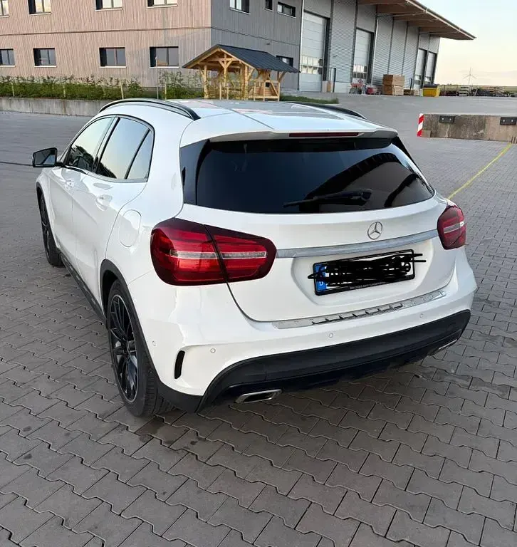 Gebraucht Mercedes GLA200 156 PS (114 kW) 2018 Weiß SUV
