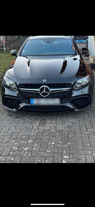 Schwarz Gebraucht 2017 Mercedes E63 AMG AMG Limousine | 61.950 € (Teuer) - Bild 1/4