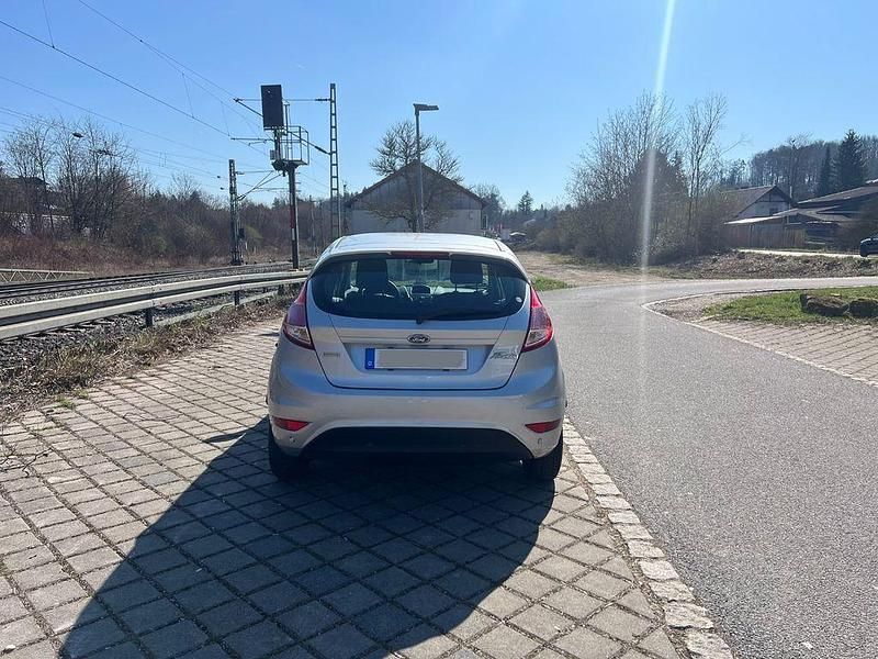 Gebraucht Ford Fiesta SYNC Edition 101 PS (74 kW) 2014 Silber Kleinwagen