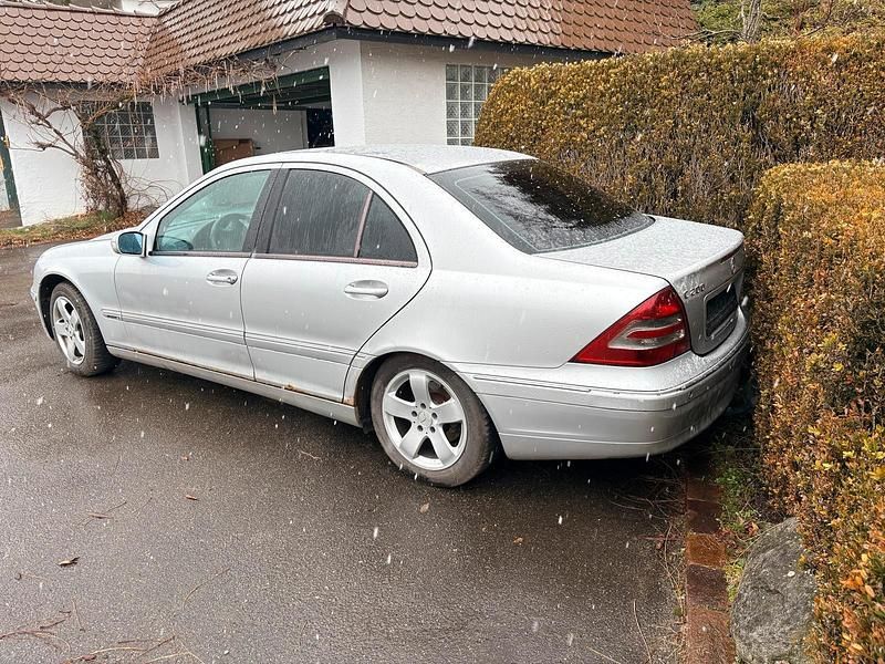 Gebraucht Mercedes 200 116 PS (85 kW) 2002 Grau Limousine