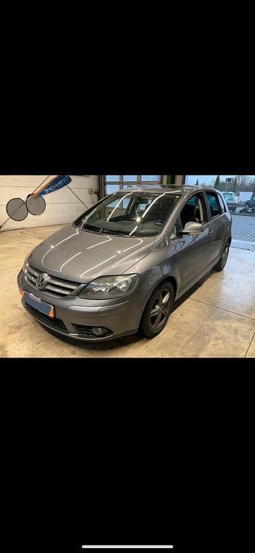 Grau Gebraucht 2005 VW Golf Plus Cross Van / Kleinbus | 5.999 € (Guter Preis) - Bild 1/4