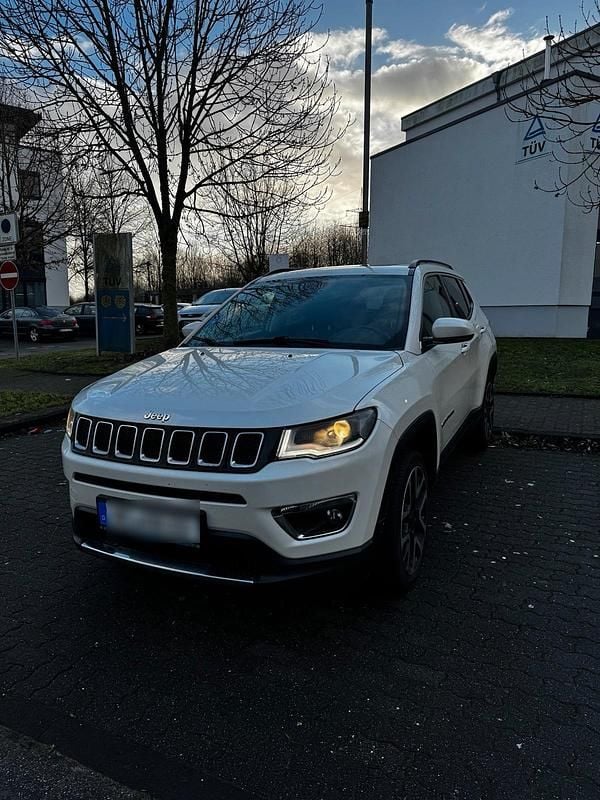 Weiß Gebraucht 2017 Jeep Compass SUV | 15.200 € (Fairer Preis) - Bild 1/4