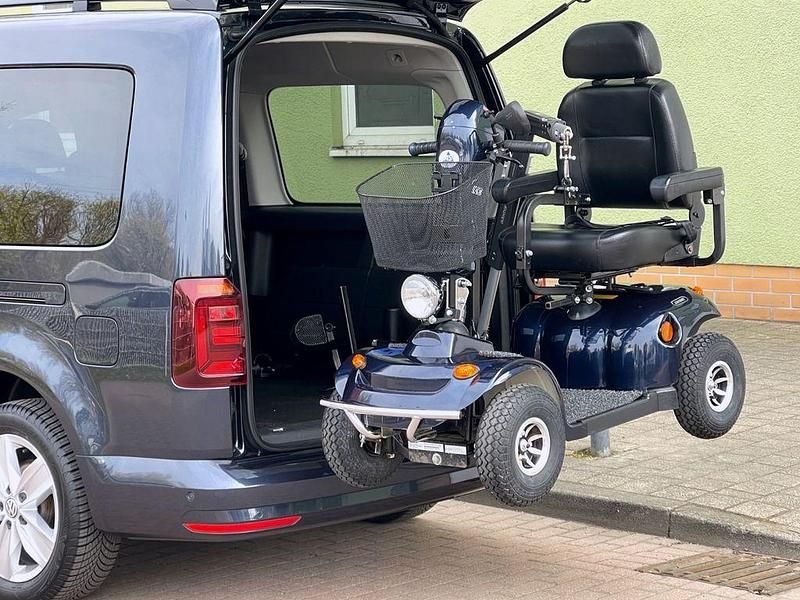 Second-hand VW Caddy Maxi 125 CP (91 kW) 2017 Albastru Monovolum