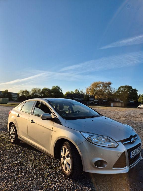 Usata Ford Focus 105 CV (77 kW) 2011 Argento Berlina