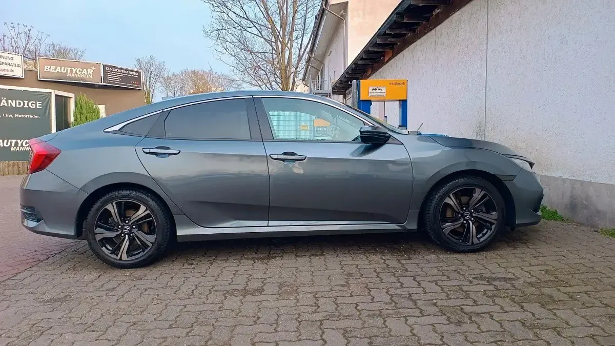 Gebraucht Honda Civic Elegance 182 PS (133 kW) 2019 Grau Limousine
