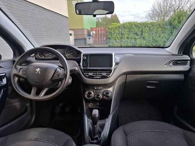 Gebraucht Peugeot 208 82 PS (60 kW) 2017 Schwarz Kleinwagen