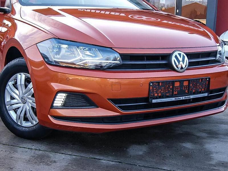 Gebraucht VW Polo Trendline 65 PS (47 kW) 2018 Energetic orange metallic Limousine