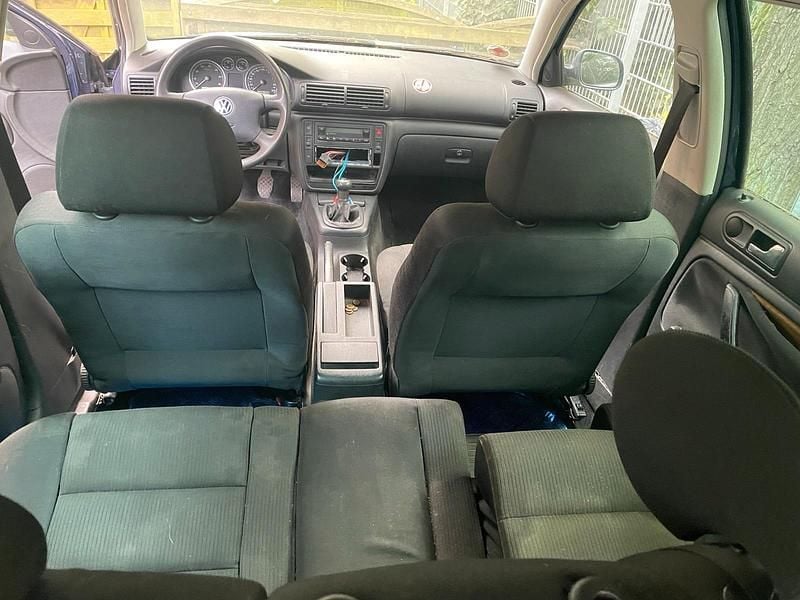 Blau Gebraucht 2002 VW Passat Kombi | 1.000 € (Guter Preis) - Bild 1/3