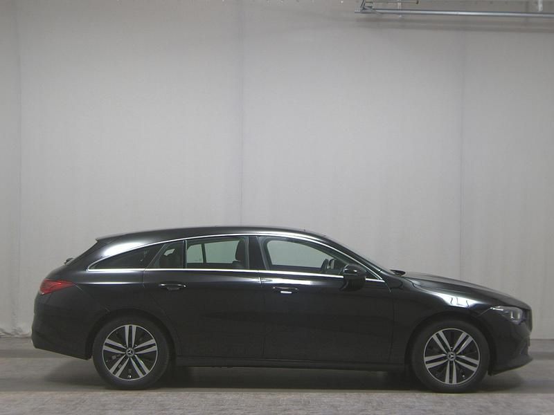 Schwarz Gebraucht 2021 Mercedes CLA200 Shooting Brake Progressive Kombi | 17.480 € (Guter Preis) - Bild 1/4