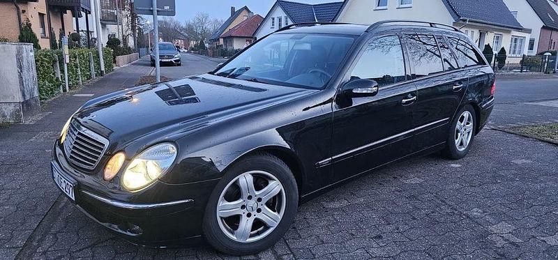 Gebraucht Mercedes E320 Avantgarde 204 PS (150 kW) 2005 Schwarz Limousine