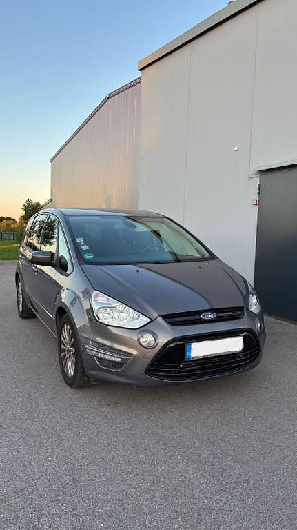 Grau Gebraucht 2015 Ford S-MAX Business Edition Van / Kleinbus | 9.000 € (Guter Preis) - Bild 1/4