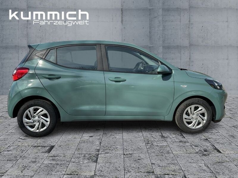 Neu Hyundai i10 Select 63 PS (46 kW) 2025 Mangrove green (grün) Kleinwagen
