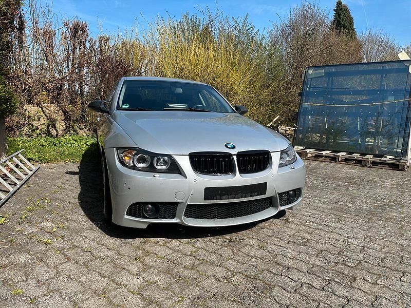 Gebraucht BMW 330 231 PS (169 kW) 2007 Silber Limousine