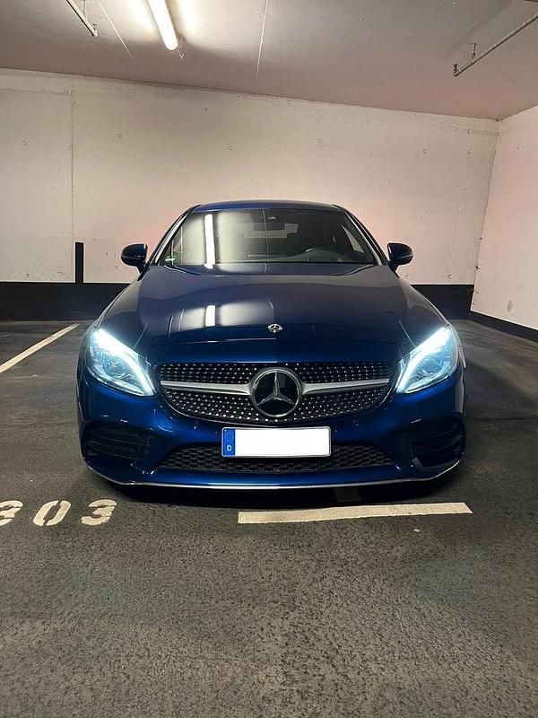 Blau Gebraucht 2018 Mercedes C300 AMG Coupé | 29.400 € (Guter Preis) - Bild 1/4
