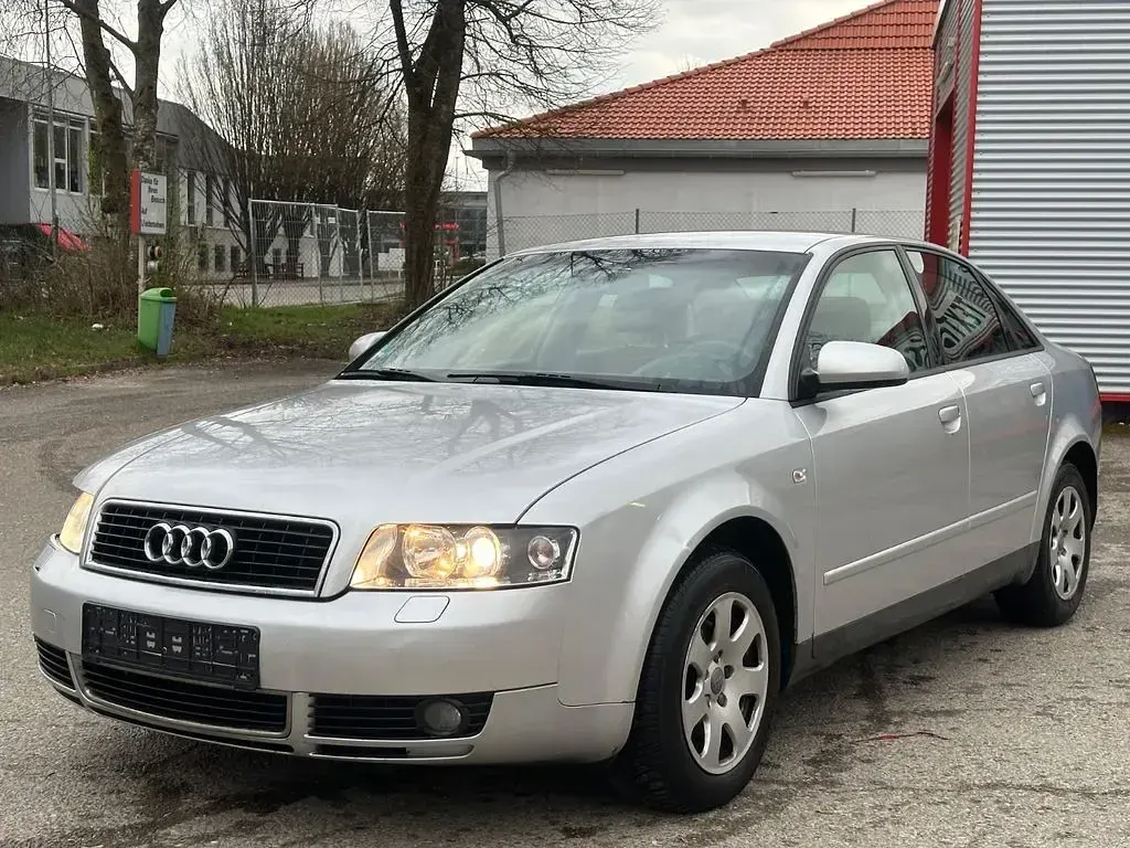 Gebraucht Audi A4 131 PS (96 kW) 2002 Silber Limousine