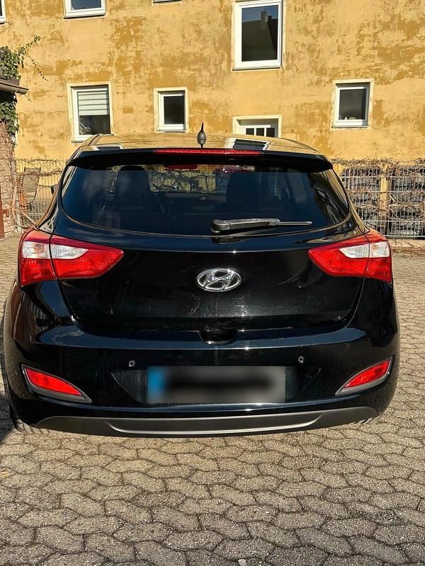 Gebraucht Hyundai i30 99 PS (72 kW) 2014 Schwarz Coupé