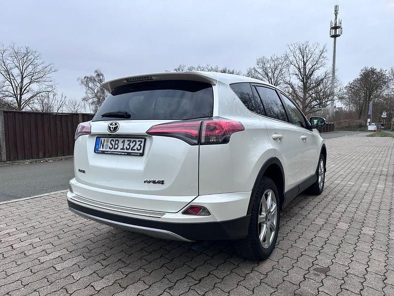 Gebraucht Toyota RAV4 143 PS (105 kW) 2016 Weiß SUV