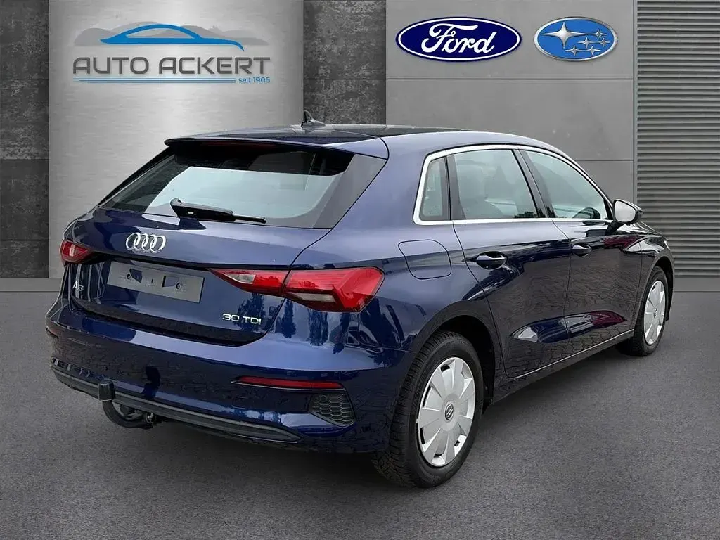 Gebraucht Audi A3 Basis 116 PS (85 kW) 2024 Blau Limousine
