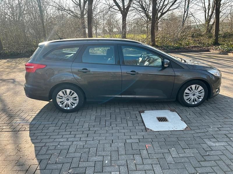 Second-hand Ford Focus 120 CP (88 kW) 2017 Gri Break