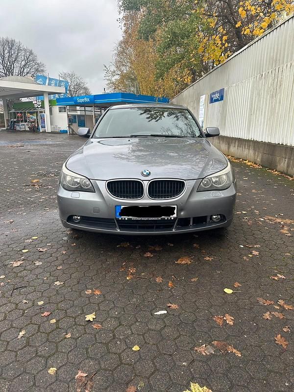 Silber Gebraucht 2003 BMW 520 Limousine | 2.500 € (Superpreis) - Bild 1/4