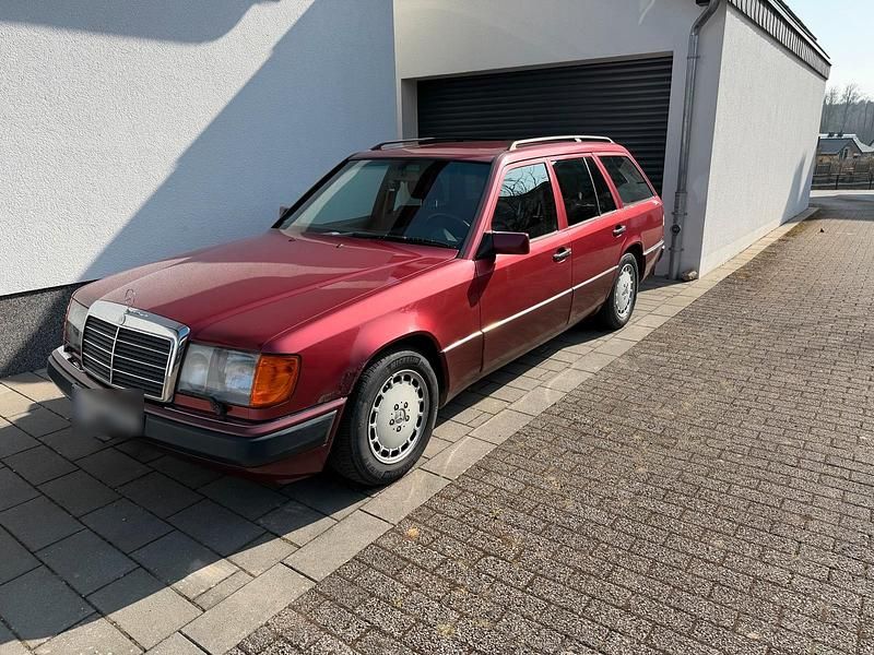 Gebraucht Mercedes E230 132 PS (97 kW) 1992 Rot Kombi