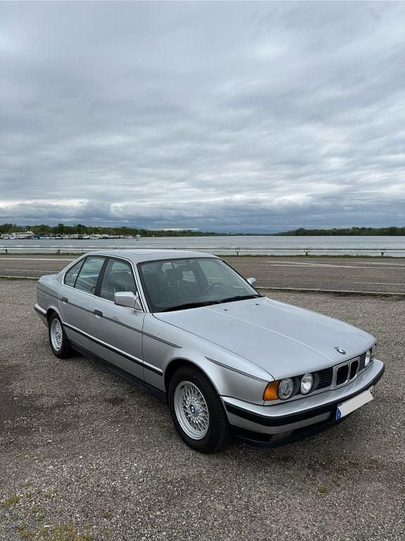 Gebraucht BMW 520 129 PS (94 kW) 1990 Silber Limousine