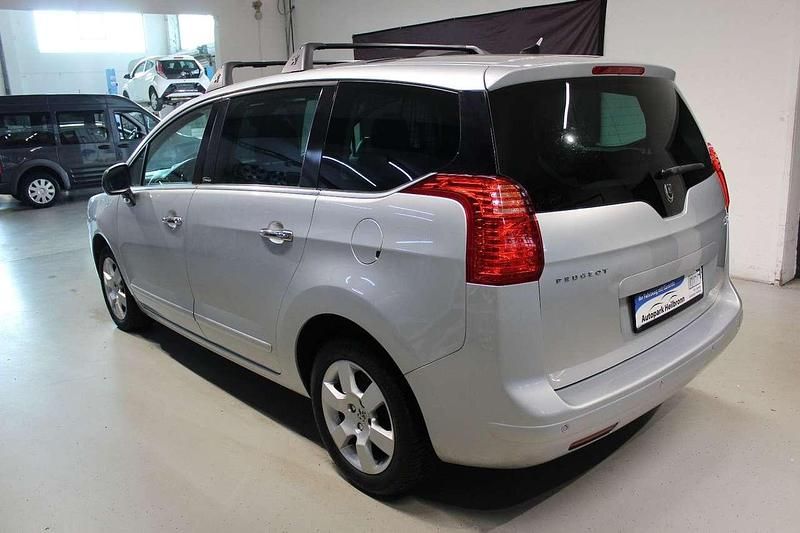 Gebraucht Peugeot 5008 Platinum 156 PS (114 kW) 2010 Grau Van / Kleinbus