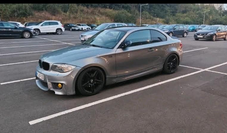 Grau Gebraucht 2009 BMW 120 Coupé Coupé | 8.500 € - Bild 1/4