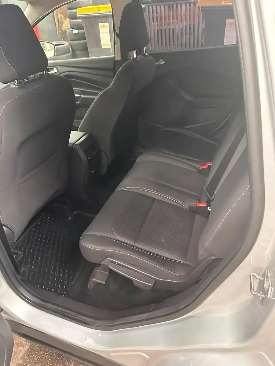 Usado Ford Kuga 150 CV (110 kW) 2019 Gris SUV
