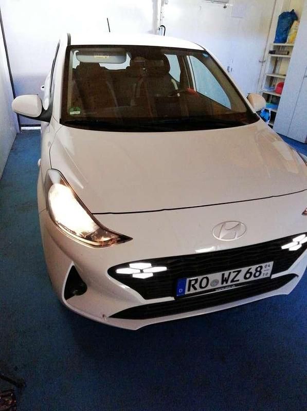 Weiß Gebraucht 2024 Hyundai i10 Trend Kleinwagen | 14.990 € (Guter Preis) - Bild 1/4
