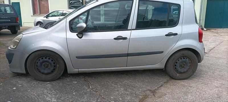 Usata Renault Modus 80 CV (58 kW) 2010 Grigio Monovolume