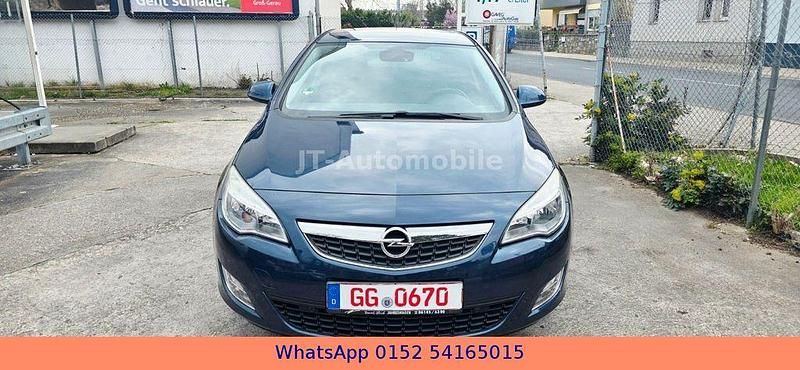 Gebraucht Opel Astra Edition 140 PS (102 kW) 2011 Blau Limousine