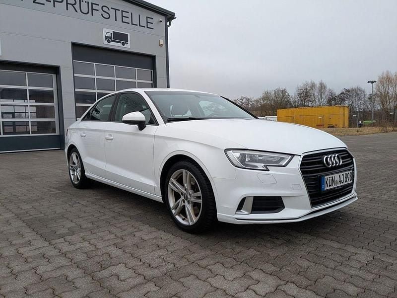 Weiß Gebraucht 2017 Audi A3 Sport Limousine | 20.900 € (Fairer Preis) - Bild 1/4
