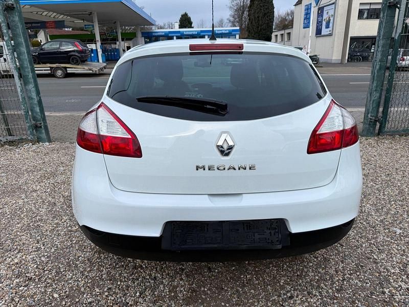Gebraucht Renault Mégane III Dynamique 110 PS (80 kW) 2009 Weiß Kleinwagen