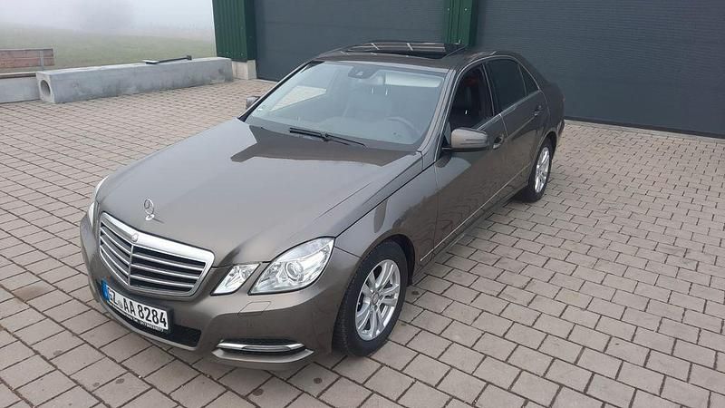 Gebraucht Mercedes E350 Avantgarde 265 PS (194 kW) 2012 Grau Limousine
