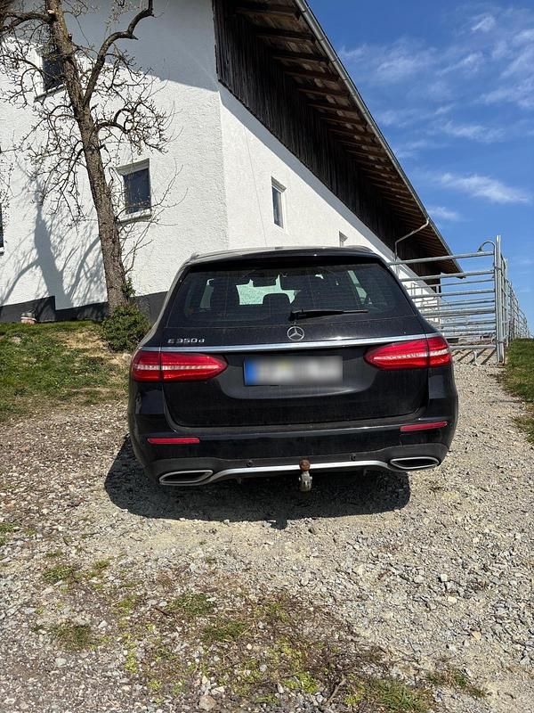 Usata Mercedes E350 272 CV (200 kW) 2017 Nero Station wagon