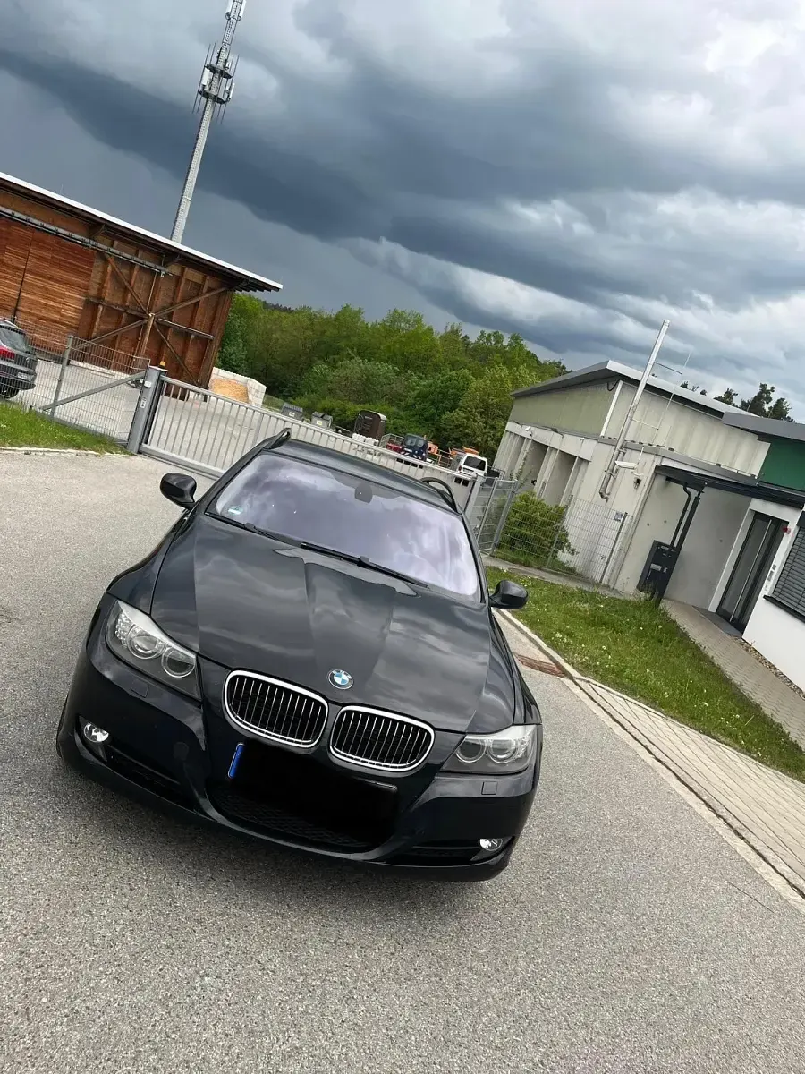 Gebraucht BMW 325 218 PS (160 kW) 2009 Schwarz Kombi