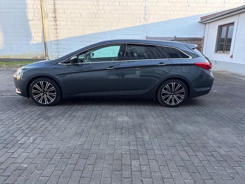 Gebraucht Hyundai i40 Premium 141 PS (103 kW) 2017 Grau Kleinwagen