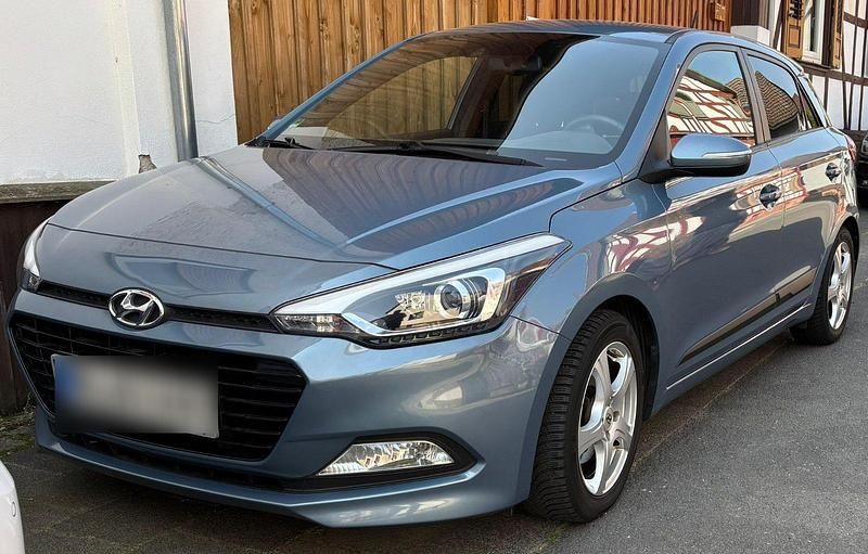 Blau Gebraucht 2018 Hyundai i20 Kleinwagen | 9.500 € - Bild 1/4