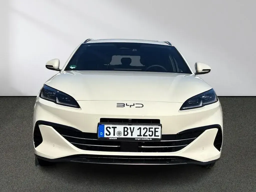 Używany BYD Seal Comfort 212 KM (155 kW) 2025 Beżowy Sedan/Limuzyna