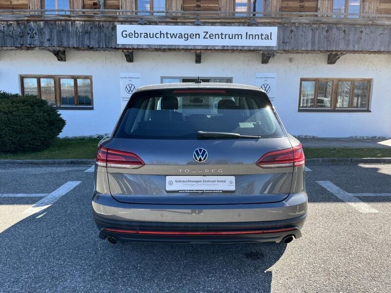 Gebraucht VW Touareg Basis 231 PS (169 kW) 2021 Siliziumgrau SUV
