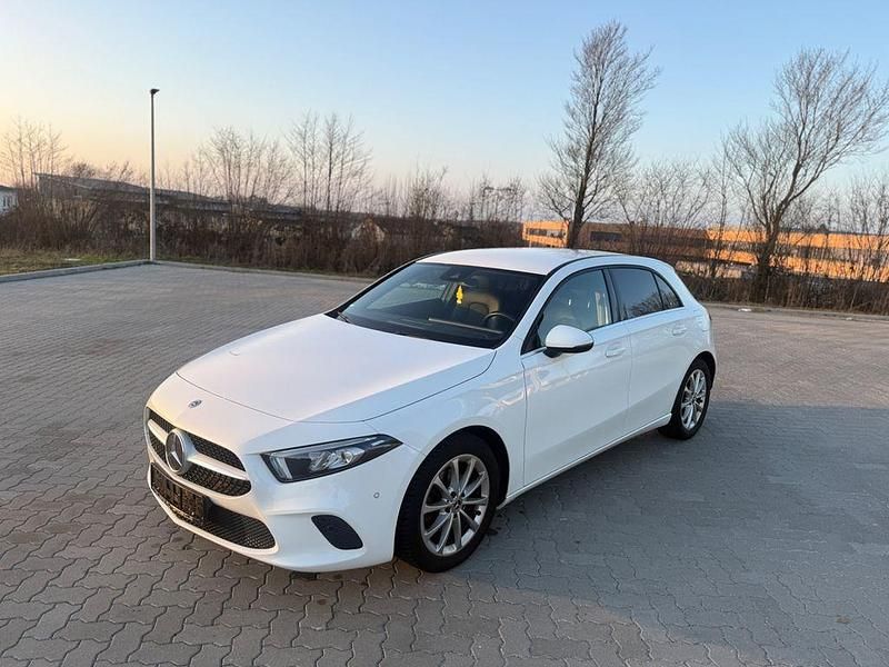 Gebraucht Mercedes A180 116 PS (85 kW) 2019 Weiß Limousine