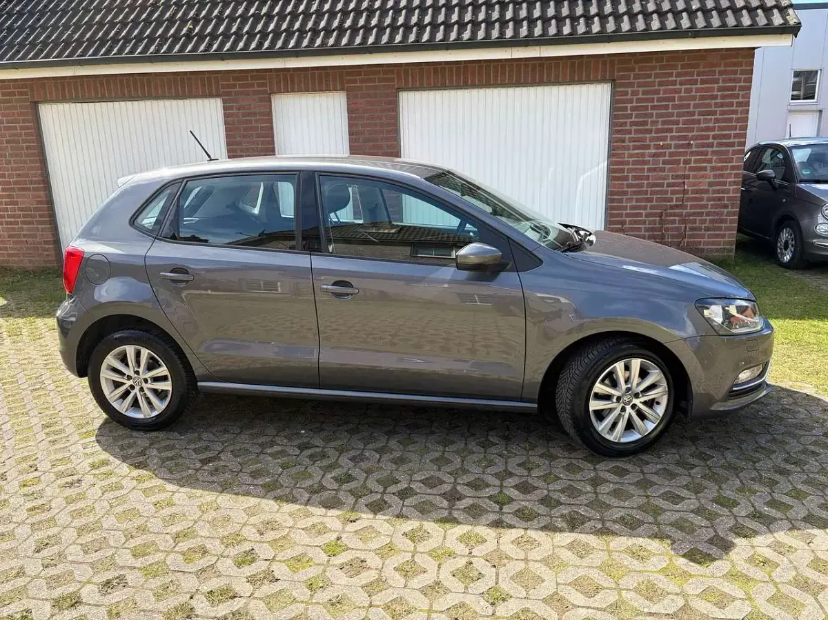 Gebraucht VW Polo Comfortline 90 PS (66 kW) 2017 Pepper grey metallic Kleinwagen
